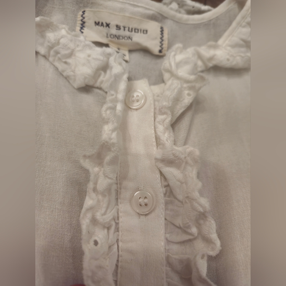 Max Studio London White Eyelet Sleeveless Blouse - Picture 5 of 11